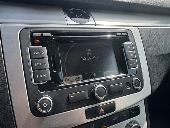 Volkswagen Passat 14 of 30