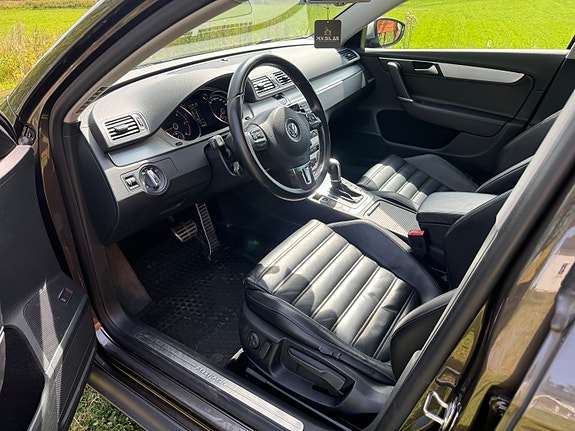 Volkswagen Passat 10 of 30