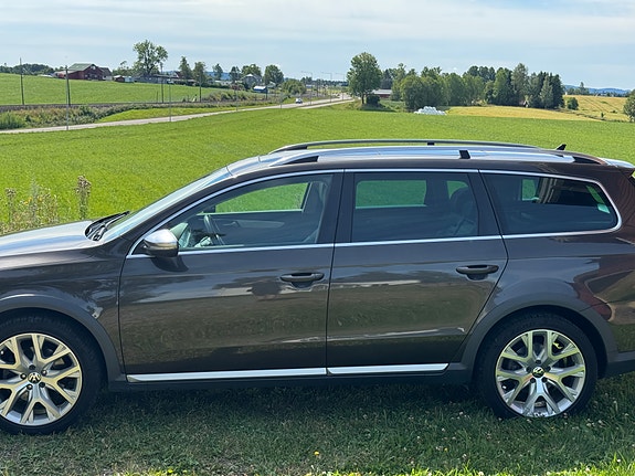 Volkswagen Passat 2 of 30