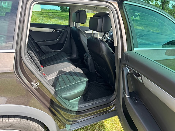 Volkswagen Passat 22 of 30