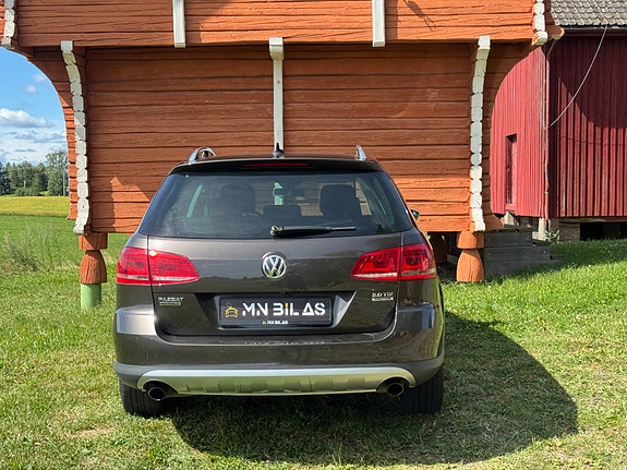 Volkswagen Passat 7 of 30