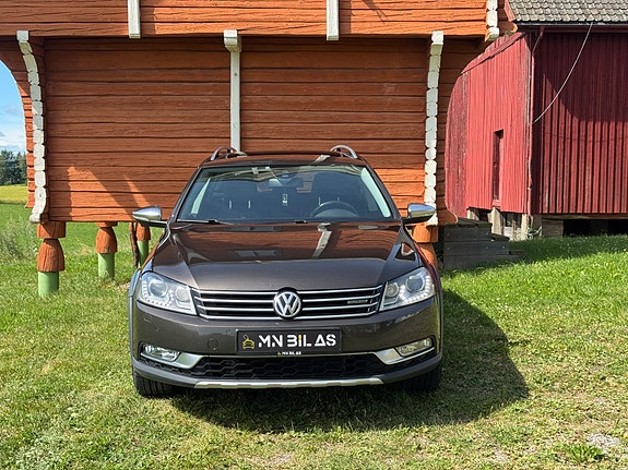 Volkswagen Passat 3 of 30