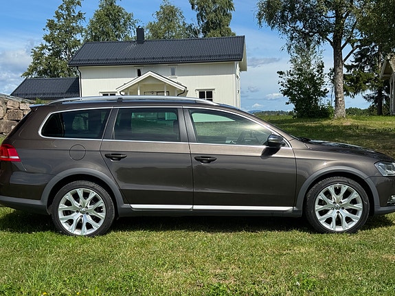 Volkswagen Passat 5 of 30