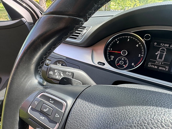 Volkswagen Passat 16 of 30