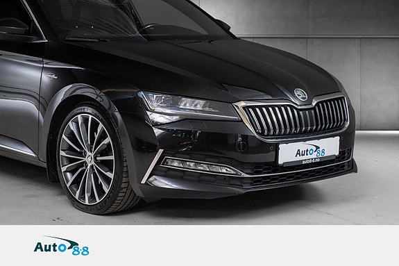 Skoda Superb 2 of 5