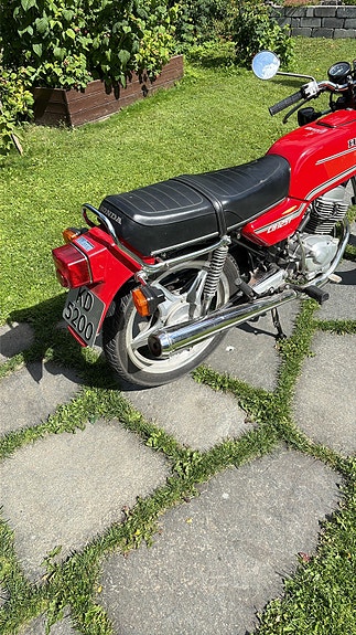 Honda CB 125 2 of 7