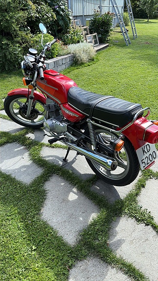 Honda CB 125 3 of 7