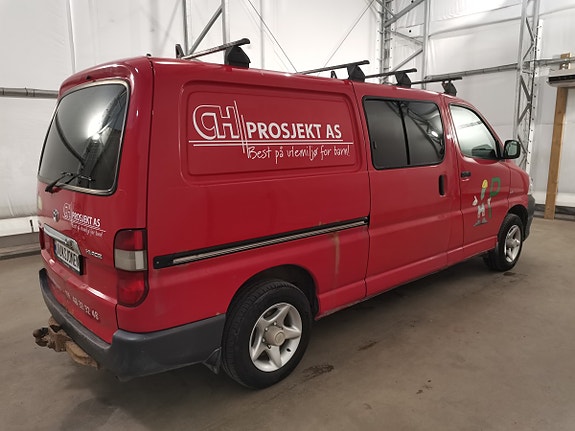 Toyota HiAce 4 of 30