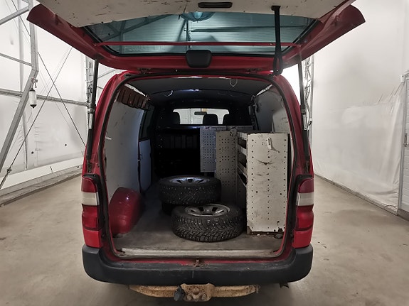 Toyota HiAce 9 of 30