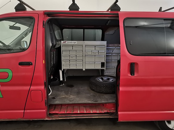 Toyota HiAce 7 of 30