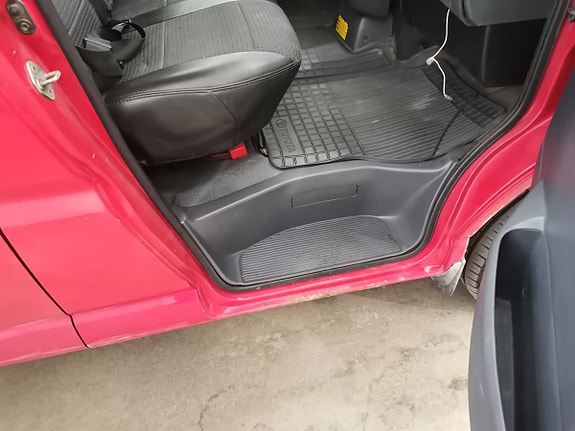 Toyota HiAce 17 of 30