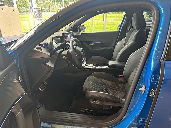 Peugeot e-2008 21 of 30