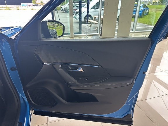 Peugeot e-2008 7 of 30