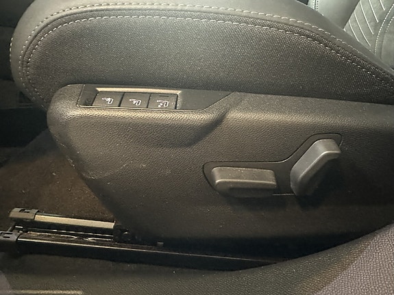 Peugeot e-2008 22 of 30