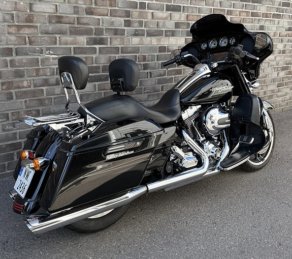 Harley-Davidson FLHXS Street Glide Special 8 of 10