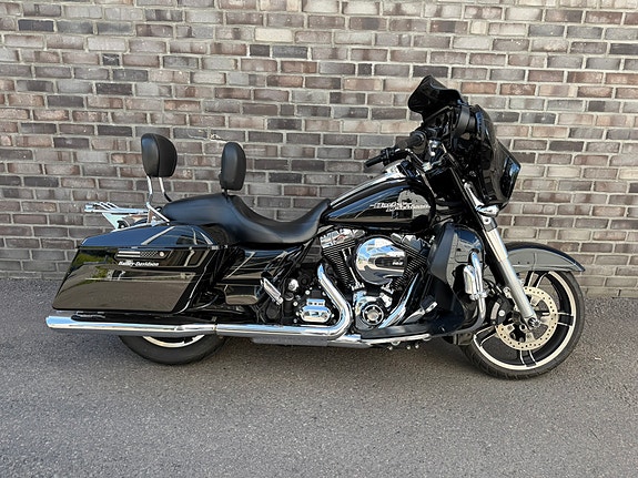Harley-Davidson FLHXS Street Glide Special 7 of 10