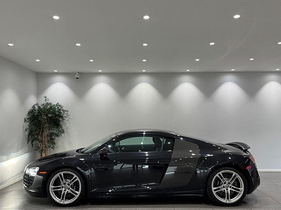 Audi R8 4 of 5