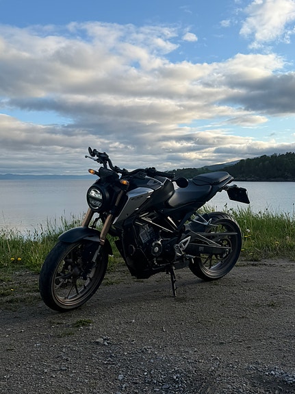 Honda CB 125 R 4 of 6