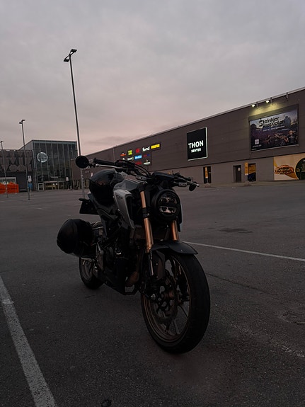 Honda CB 125 R 5 of 6