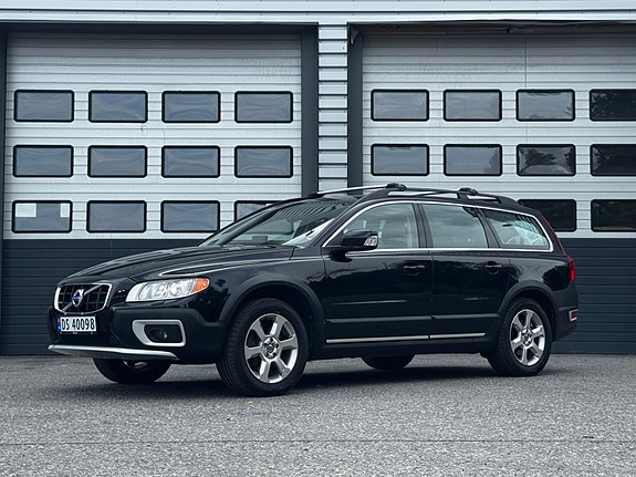 Volvo XC70 2 of 23