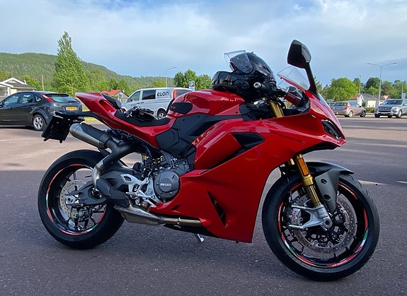 Ducati Panigale V2 S 3 of 7