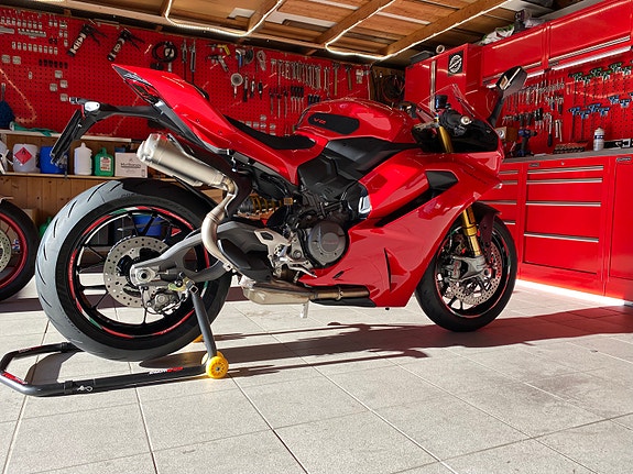 Ducati Panigale V2 S 2 of 7
