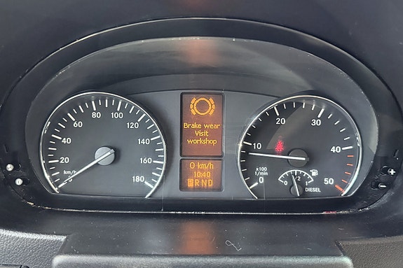 Mercedes-Benz Sprinter 19 of 27