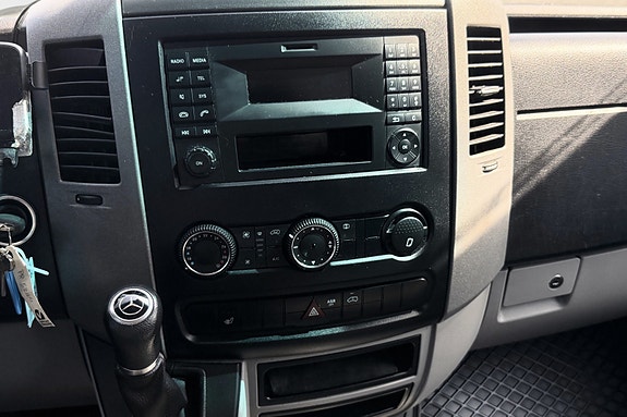 Mercedes-Benz Sprinter 24 of 27