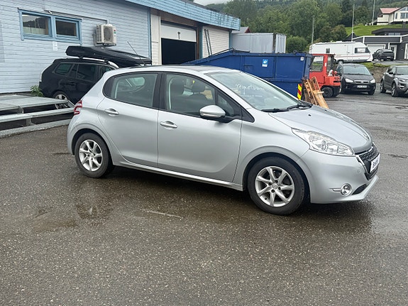 Peugeot 208 4 of 5