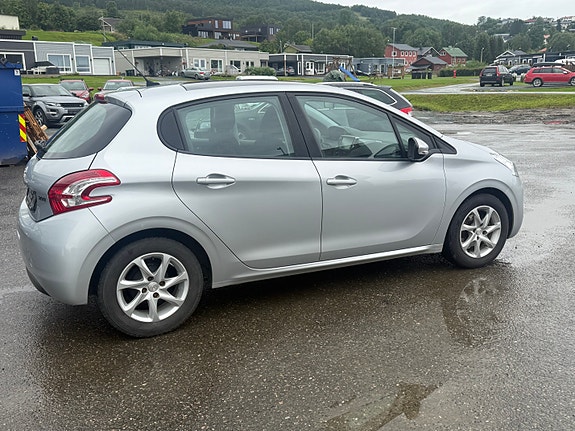 Peugeot 208 5 of 5