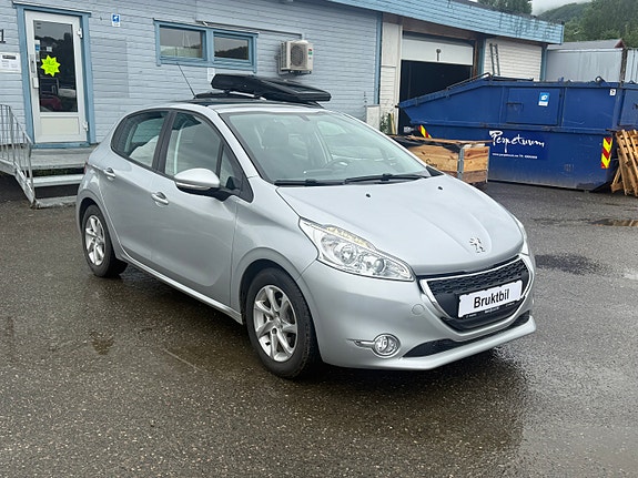 Peugeot 208 3 of 5