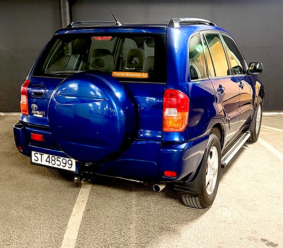 Toyota RAV4 9 of 25
