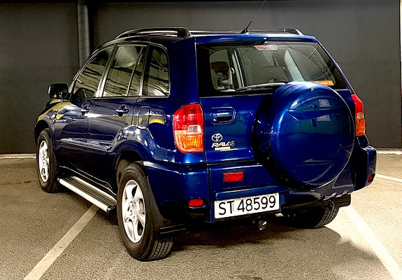 Toyota RAV4 10 of 25