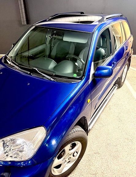 Toyota RAV4 4 of 25