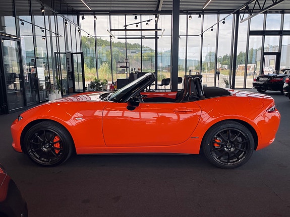 Mazda MX-5 4 of 5