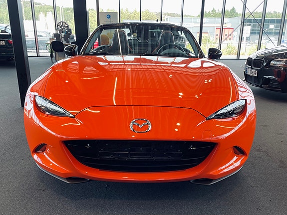 Mazda MX-5 2 of 5