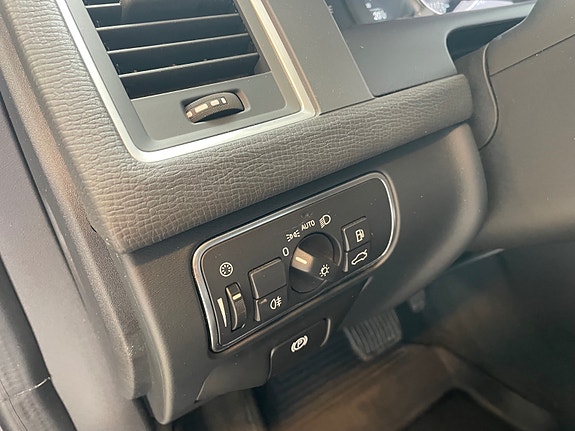 Volvo XC60 13 of 30