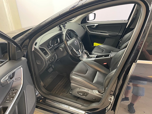 Volvo XC60 10 of 30