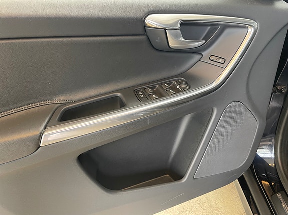 Volvo XC60 11 of 30