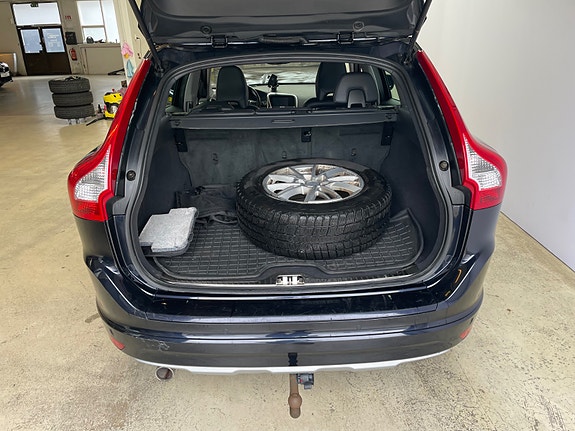 Volvo XC60 8 of 30