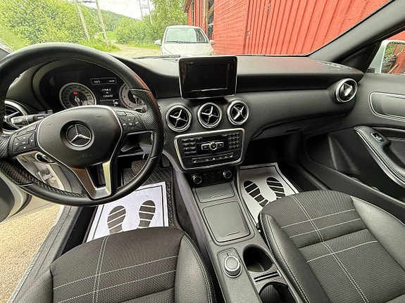 Mercedes-Benz A180 12 of 30