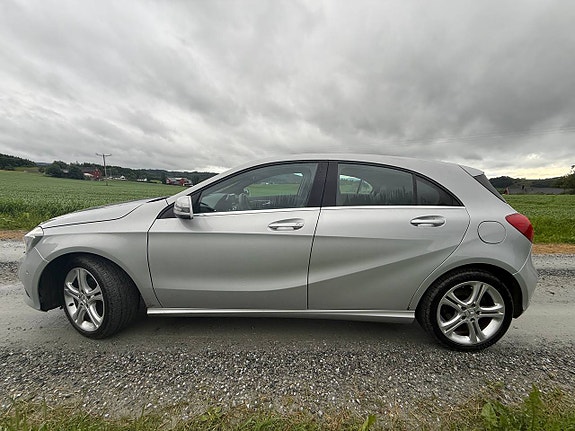 Mercedes-Benz A180 3 of 30