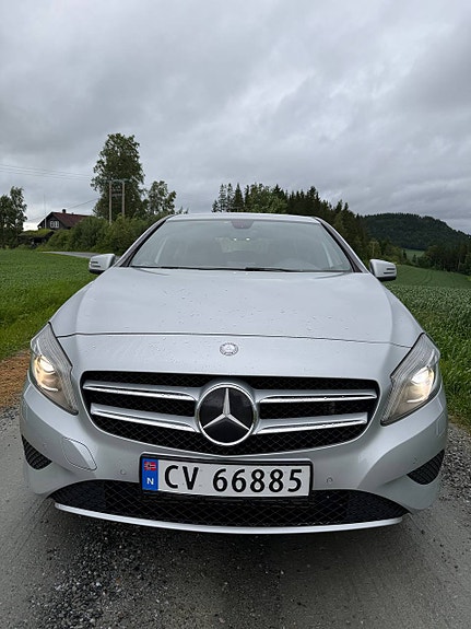 Mercedes-Benz A180 2 of 30