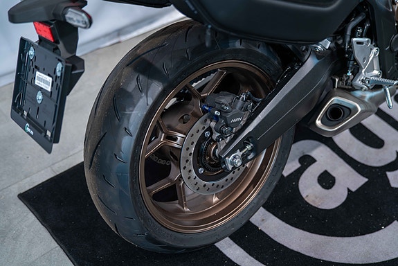 Honda CB650R E-CLUTCH - Med sidevesker, tankveske og varmeholker UTEN EKSTRA KOSTNAD! Kun en stk! 7 of 17