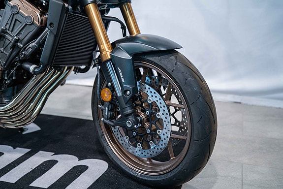 Honda CB650R E-CLUTCH - Med sidevesker, tankveske og varmeholker UTEN EKSTRA KOSTNAD! Kun en stk! 4 of 17