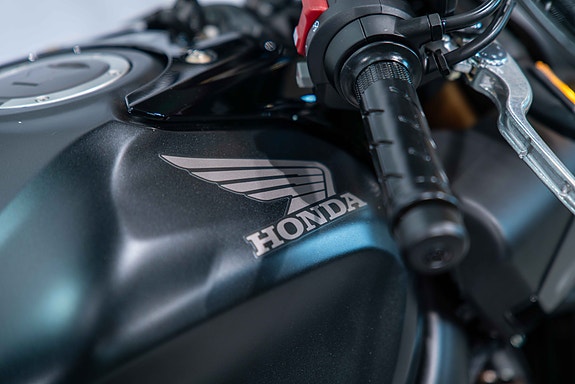 Honda CB650R E-CLUTCH - Sportslig nakensykkel med genial E-Clutch! 9 of 18