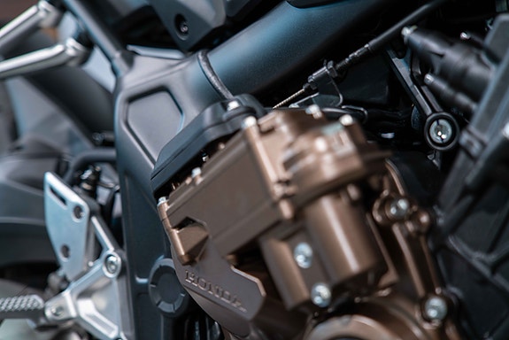 Honda CB650R E-CLUTCH - Sportslig nakensykkel med genial E-Clutch! 15 of 18
