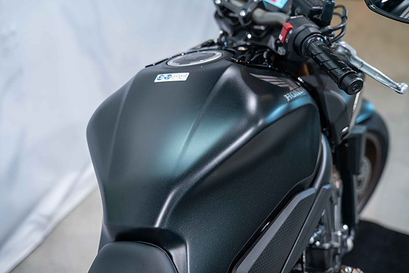 Honda CB650R E-CLUTCH - Sportslig nakensykkel med genial E-Clutch! 8 of 18