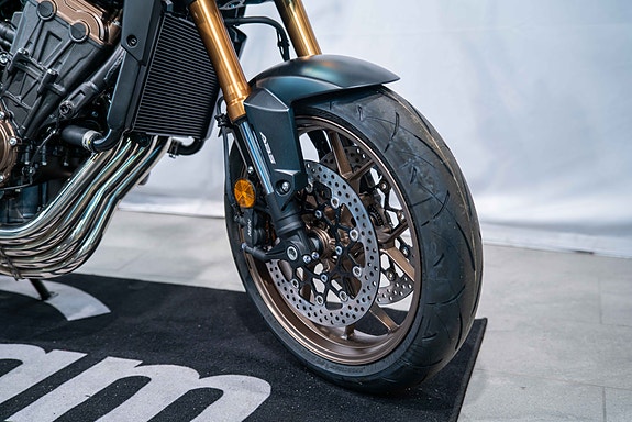 Honda CB650R E-CLUTCH - Sportslig nakensykkel med genial E-Clutch! 4 of 18
