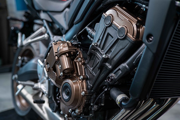 Honda CB650R E-CLUTCH - Sportslig nakensykkel med genial E-Clutch! 14 of 18